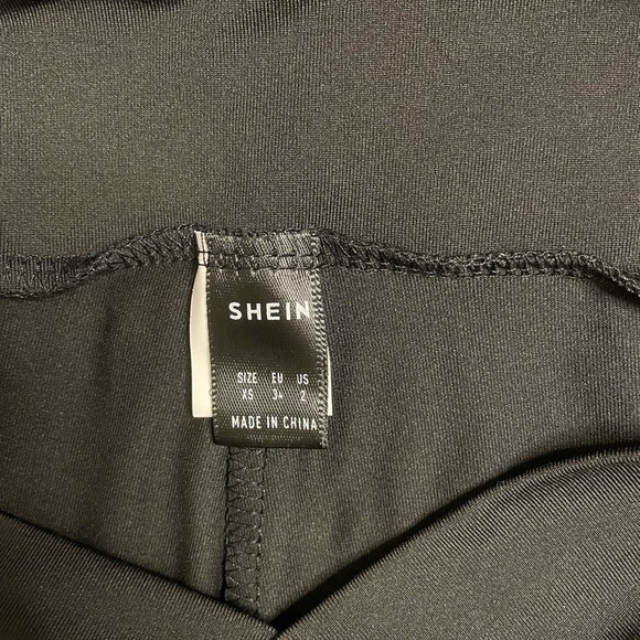 ✨5 for $15✨crossover shorts - Picture 3 of 3